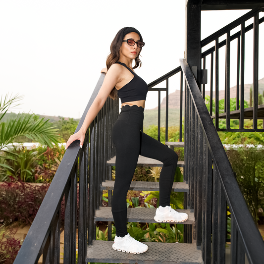 The Scallop Legging in Moon Black