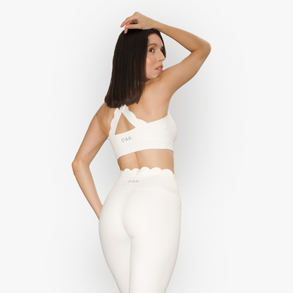 The Signature Scallop Set in Whispy Cloud