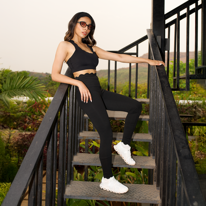 The Signature Scallop Set in Moon Black