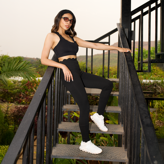 The Signature Scallop Set in Moon Black